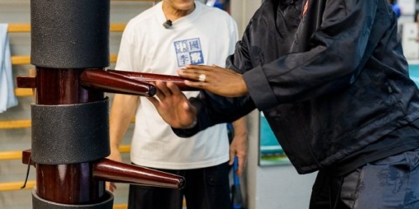 美媒：巴特勒和成龙学功夫？追梦最好别惹他😭追梦评论：烂标题